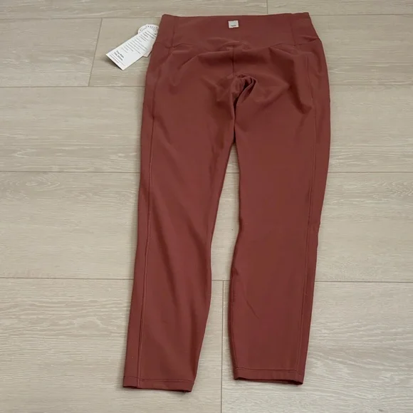 Vuori Studio Pocket Legging in Rosewood - Picture 7 of 9